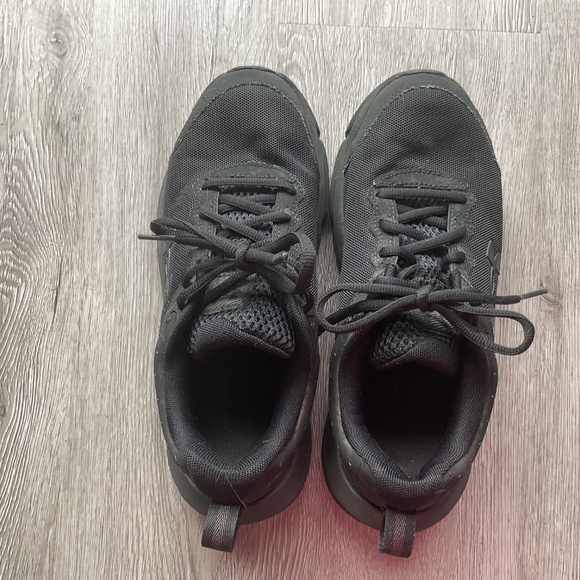 Under Armour Black Running Shoes - Picture 2 of 4